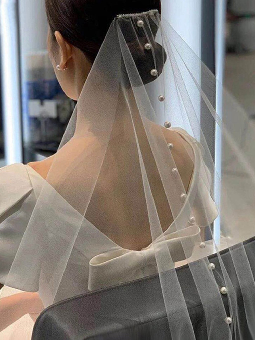 V64 Floral Pearls Long Veil