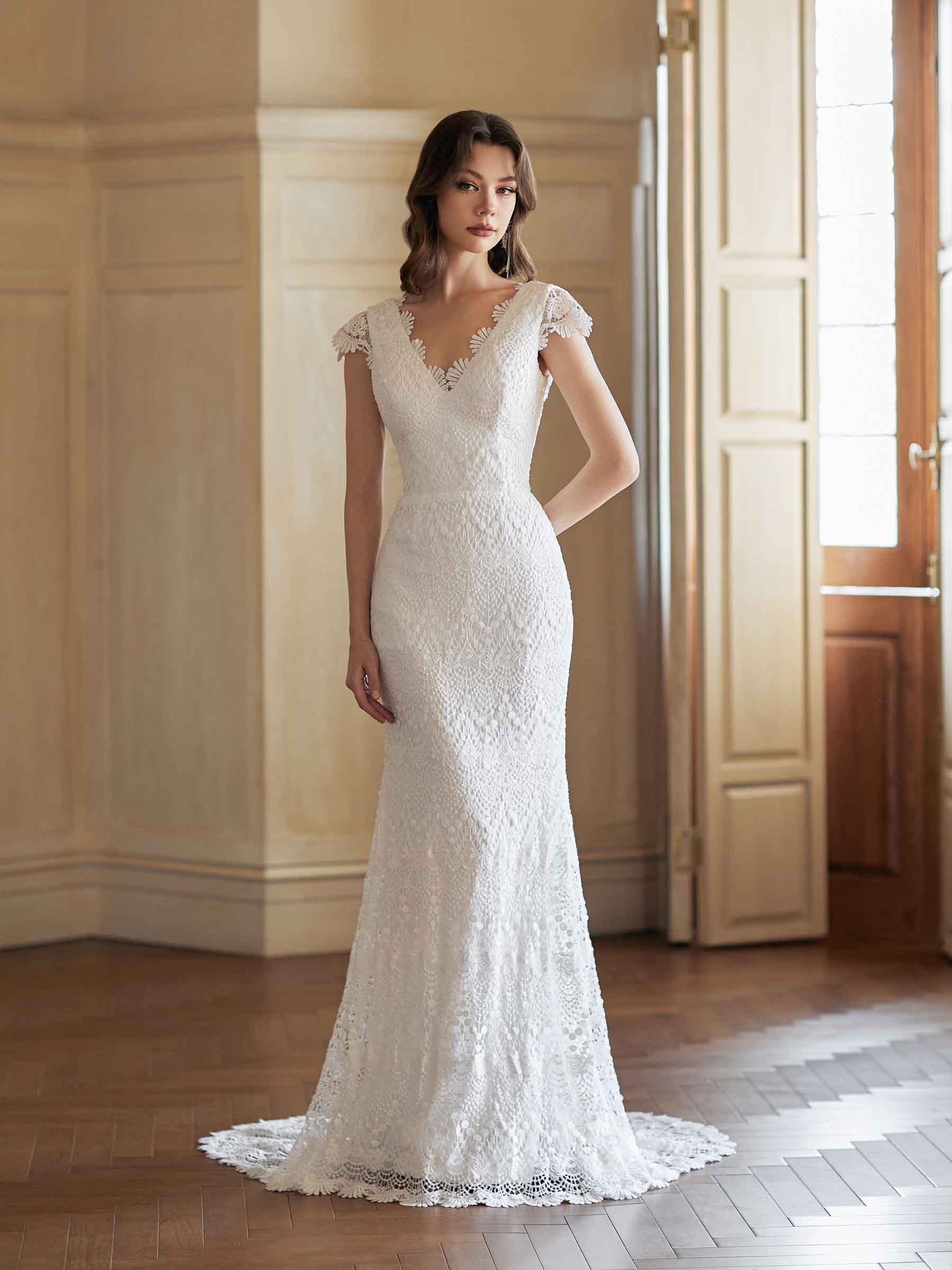 Vyna Open Back Lace Wedding Dresses