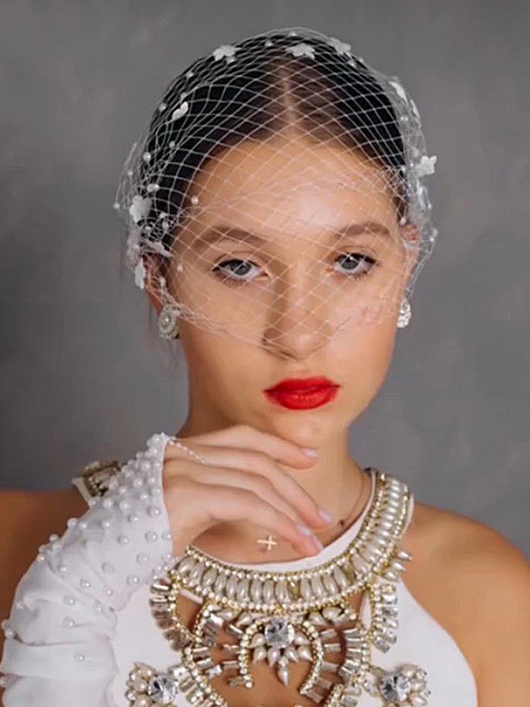 VA15 Vintage Pearls Veil