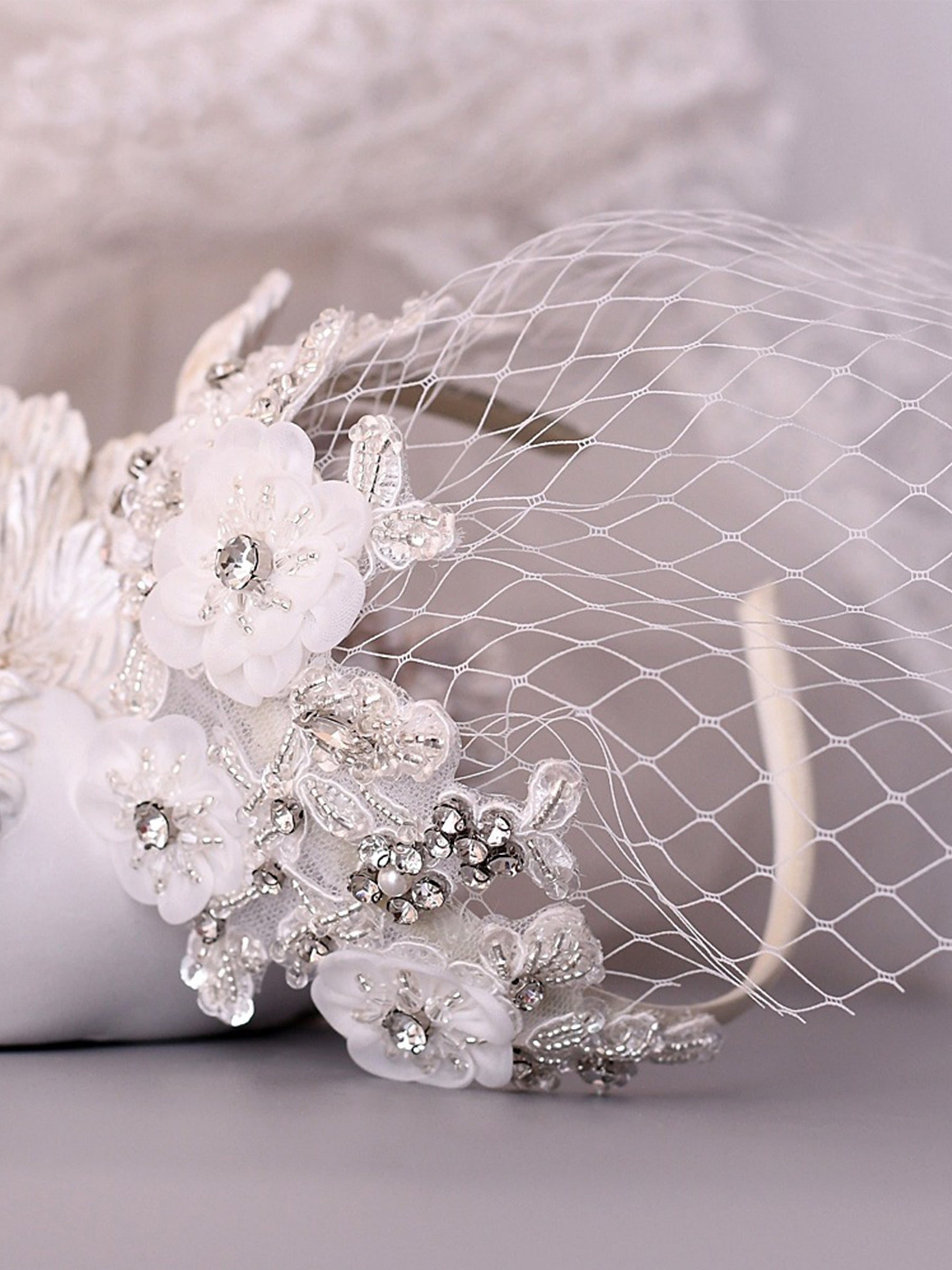 S358 Floral Vintage Pearls Veil